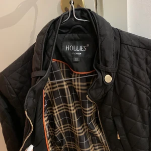 Dunjacka Hollies - Fin dunjacka från Hollies i storlek 32. Använd men i fint skick! Nypris 1000kr
