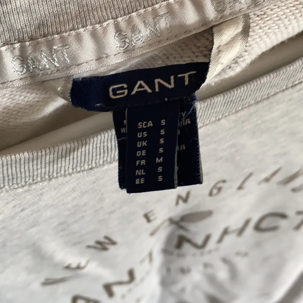 Tjocktröja från Gant, ljus grå i storlek S. Knappt använd . Tröjor & Koftor.