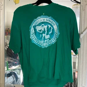 Grön T-shirt  - Frakt: 66kr💞💞 hör av dig om du är intresserad 💞 (lite småfläckar se bild 2)