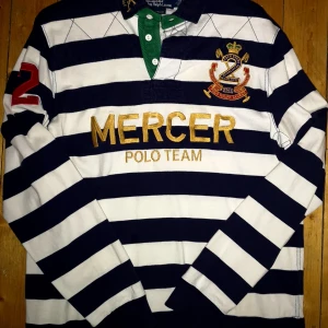 Ralph Lauren långarmad piké  - Äkta långarmad piké från Ralph Lauren köpt på Joel. Storlek Large. Väldigt fin skick på tröjan inga fläckar eller defekter. 300kr inklusive frakt 