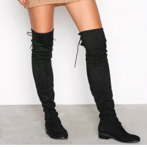Overknee boots - Overknees i storlek 38. ALDRIG ANVÄNDA. Köpta för 599