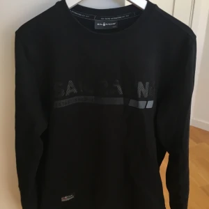Sail Racing Sweatshirt - Säljer min Sail Racing sweatshirt köpt från Best of Brands för några år sedan då jag ”bytt stil”. Modellen går inte att hitta längre.  Storlek Herr Small.