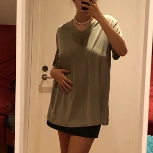 T-shirt  - Stooor o skööön T-shirt. Går säkert att ha som klänning om man e lite kortare, jag e 177💖 herrstorlek