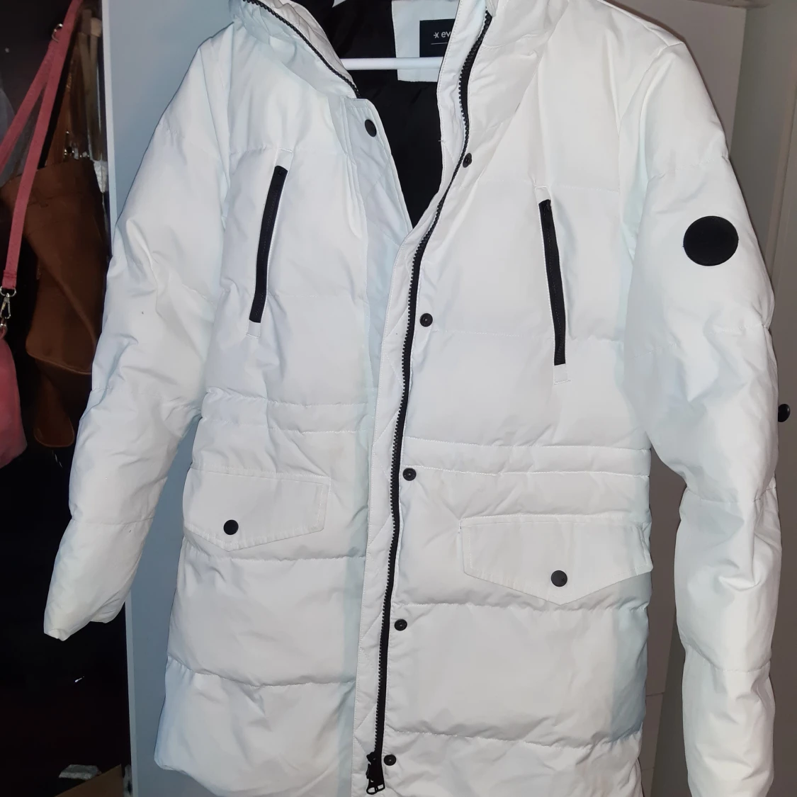 Vit vinterjacka kappa från Everest