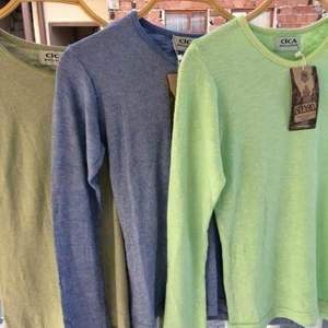 Dam tröja med olika färger  storleker  S-M-L 