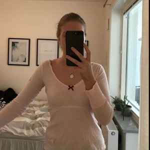  - Supersöt tröja från odd Molly är i storlek 0 vilket motsvarar XS men den skulle även passa någon i storlek S. Betalning sker via swish, köparen står för frakt👍🏼 priset kan diskuteras