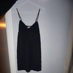  - Mörkblå Ralph lauren Denim&supply-klänning. Den är dock ganska liten i storleken (speciellt över brösten) så skulle snarare säga att den är en XS. Tar swish!