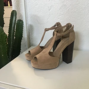  - Endast använda 1gång då dom är för stora för mig. Som nya! 