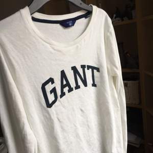 Långärmad t-shirt från Gant. Utmärkt skick. Originalpris 499. Frakt ingår i priset. Kan betalas med swish 