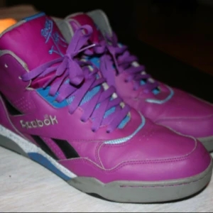  - Vintage Reebok Reverse Series Jam Hexalite Sneakers High Top Purple Leather i stl 47,använda ett par gånger.