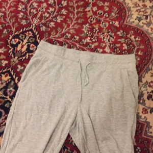  - Grå mjukis, tunna. Extremt sköna!