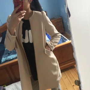  - Beige Kappa från H&m 169kr Stolek 34/xs