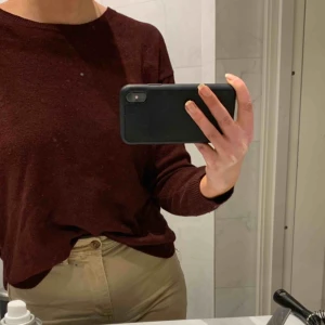  - Vinröd stickad tröja🥰 (köparen står för frakt)