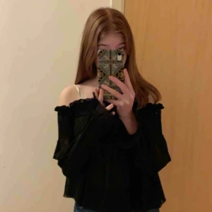  - En blus från Gina, säljer för den kommer aldrig till användning