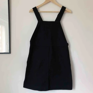  - I svart jeanstyg. Kan mötas upp i Sthlm. 