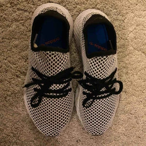  - adidas Originals deerupt runner j. Storlek 43. Cond 9,5/10. Priset kan diskuteras 
