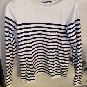  - Långärmad randig tröja från Gina