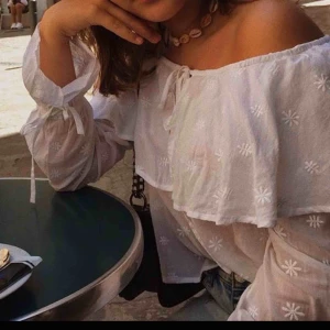  - Säljer denna fina blus från Nelly. Sparsamt använd💕 kan frakta eller mötas upp💫