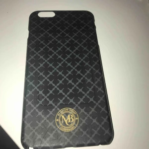  - Malene Birger skal, köpt för 249 i deras egna affär. Litet hål i kanten, till iPhone 6 plus