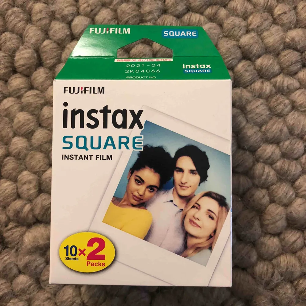 InstaX square film 2 pack - vit.  20 bilder i storlek 6 x 6 cm. Passar alla instax square-kameror.  Paketen är endast öppnad, filmerna är oanvända. Nypris 220kr. . Övrigt.