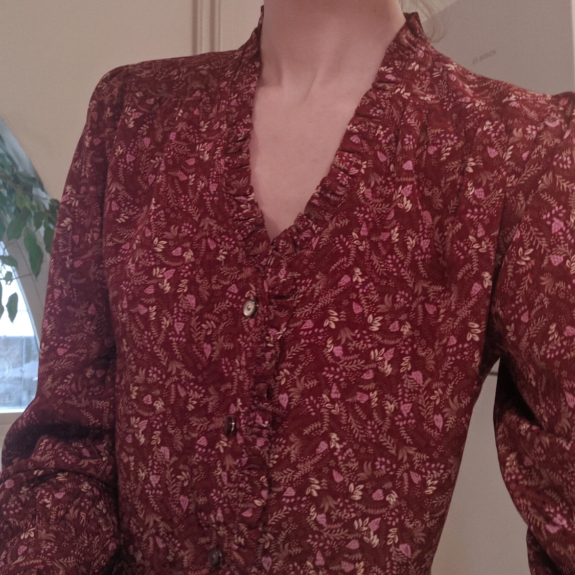 Röd blommig blus - 90