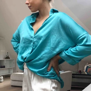  - Snygg skjorta i underbart material! Fraktar eller möter upp 😃