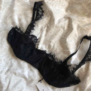  - Bygel bh i spets alldeles ny. Frakten ingår i priset eller så möts vi i Falun.❣️