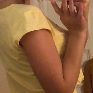  - Superfin gul T-shirt! Säljs pga aldrig används. Köparen står för frakt! 💞
