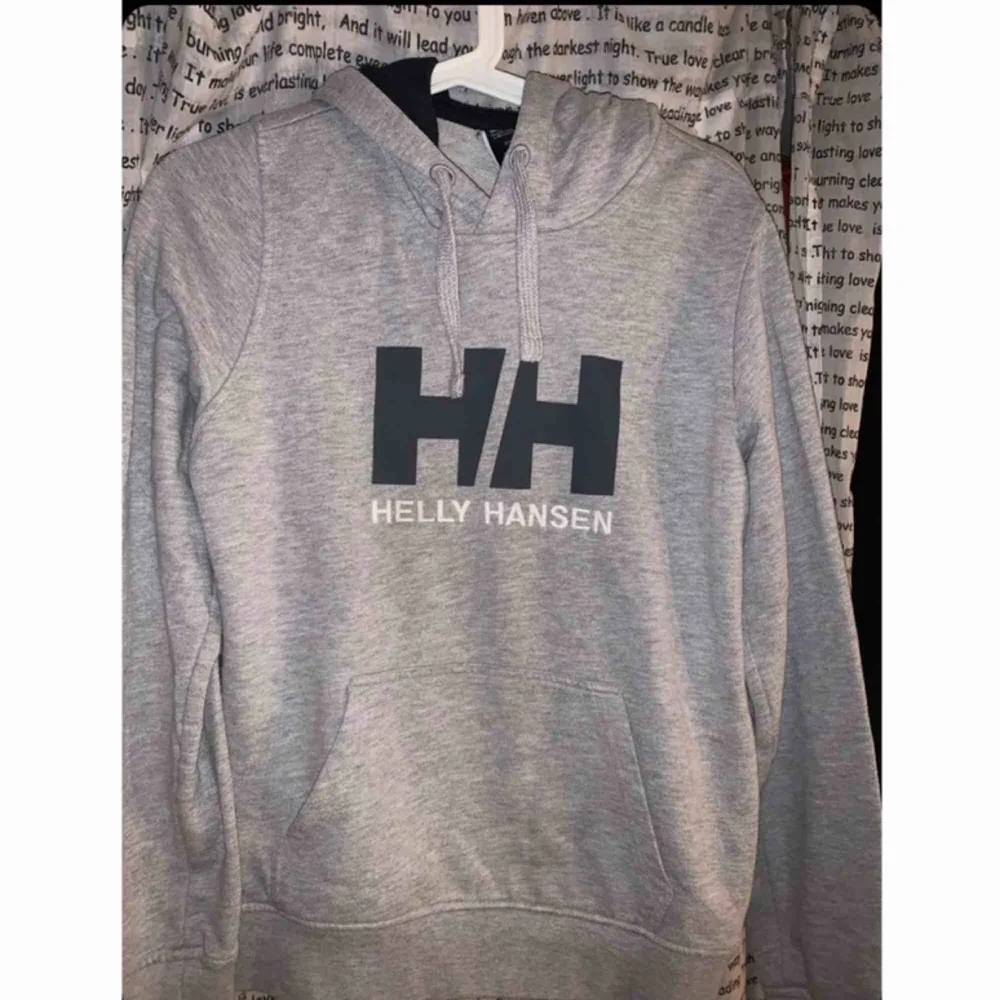 Helly Hansen hoodie strl S 200kr eller bud Frakt tillkommer. Tröjor & Koftor.