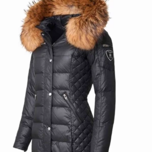  - Jätte fin jacka med äkta päls Och i fin skick Så gott som ny