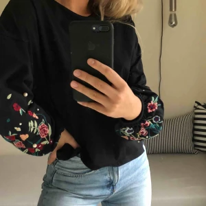  - Balloonarms tröja med pärlor på! Superfint och passar till allt!!❤️ pris+frakt