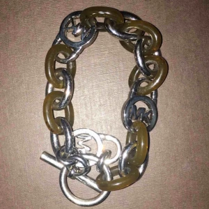  - Säljer MK armband för 50:- använd 2/3 ggr i bra skick 