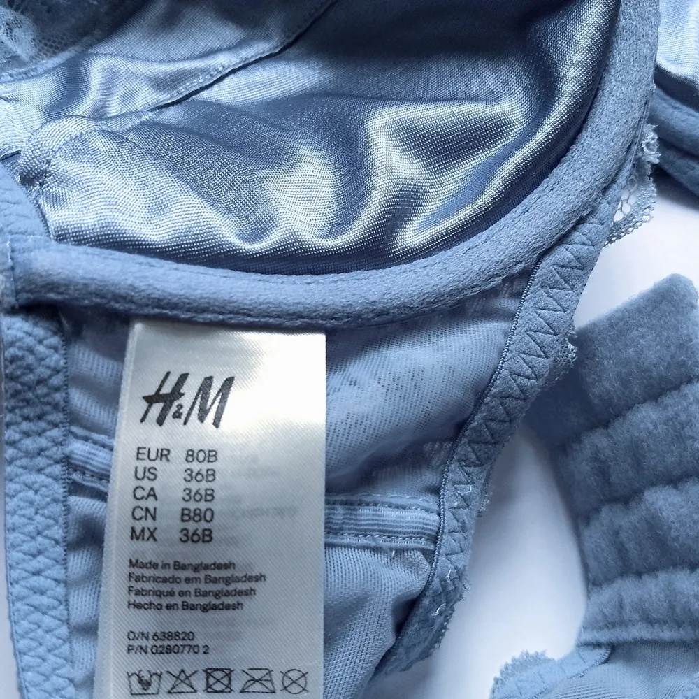 Ljusblå halterneck-bh från H&M. Aldrig använd. Priset är inklusive frakt.. Övrigt.