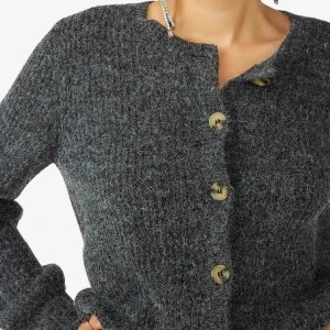  - Supermysig kofta från Monki som tyvärr kommer till för lite användning!