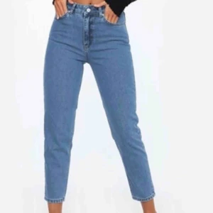  - JEANS FRÅN CHIQUELLE  Storlek: 36 lite stora i midjan på mig. Nästan helt oanvända, dom är i ett jätte bra skick. Nypris: 499 :- Bud från: 150 :- Vid intresse, lägg ett bud i min dm.
