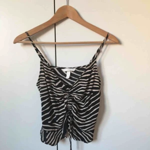  - Linne från Hm, justerbara axelband. Sparsamt använt, väldigt bra skick. 