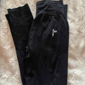  - Helt nya, endast testade. Storlek M. 