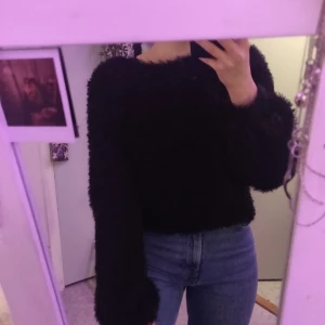 Fluffig tröja - Jättegosig tröja från Gina Tricot. Knappt använd, i gott skick!! Frakt tillkommer