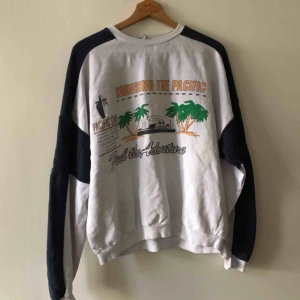  - Vintage tröja sannolikt 80-tal. Medium liten large. Kan hämtas k Uppsala eller skickas mot fraktkostnad 