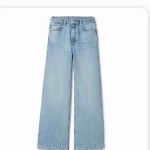  - Säljer mina eftertraktade ”ace wow blue jeans” från weekday då de blivit lite för små :(  I super bra skick!  Frakt tillkommer 🥰 OBS inte riktigt samma som på modellen men de är slutsålda 