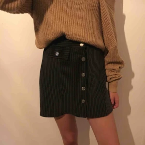  - Super fin kjol från någon affär i Spanien, knappt använd och säljs därför vidare. Frakt tillkommer om ej möte i Kalmar 