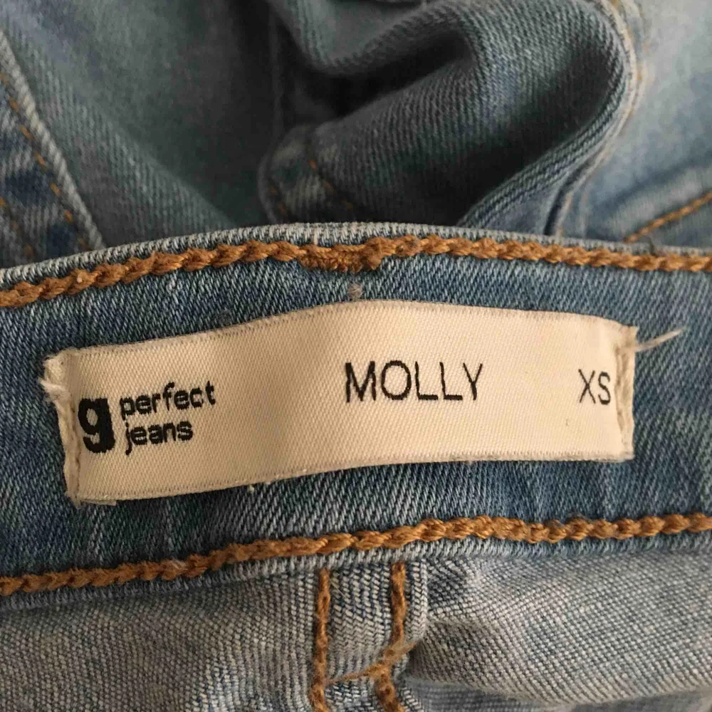 Molly jeans från Gina Tricot i strl XS/34 passar även xxs/32 . Jeans & Byxor.
