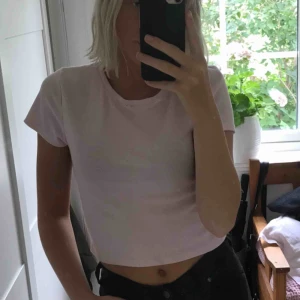  - Fin rosa topp. Bra skick! Kan fraktas, mötas upp eller bytas.