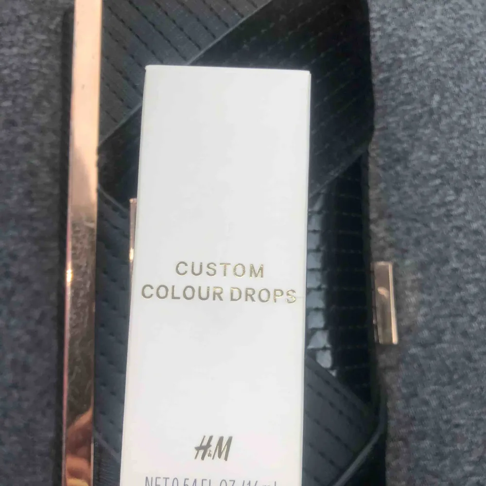 Helt oöppnad custom colour drops från H&M ’Lightening’ . Övrigt.