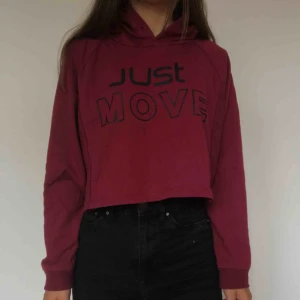  - Säljer pga att den ej kommer till användning då den ör lite stor. Skulle dock säga att den passar mer en S/M då den blir för kort annars. Mycket fin och mysig annars.   120kr inkl frakt