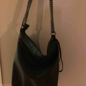  - Ny väska från zara. Använd 3 gånger. 