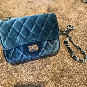  - Suuper fin väska köpt för något år sedan! Säljer då den är lite liten för mina behov av en väska! Aldrig använd 