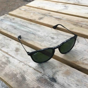  - Raybans original pris: 1200kr  Mitt pris: 375