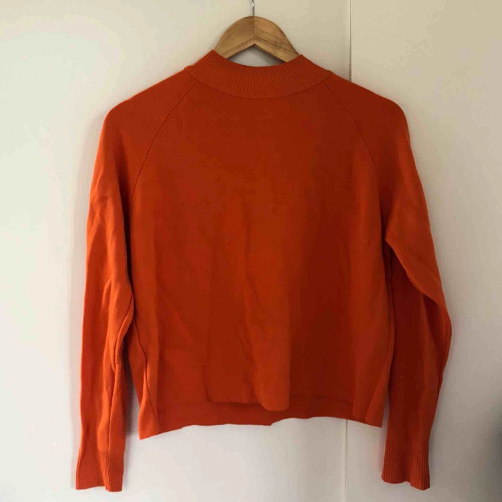Superfin orange tröja från Mango. Storlek S. Tunt tunt stickat. . Tröjor & Koftor.
