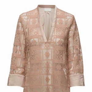  - Day et Mikkelsen Sunny blouse, transparent bakdel.  Aldrig använd, nypris 2500